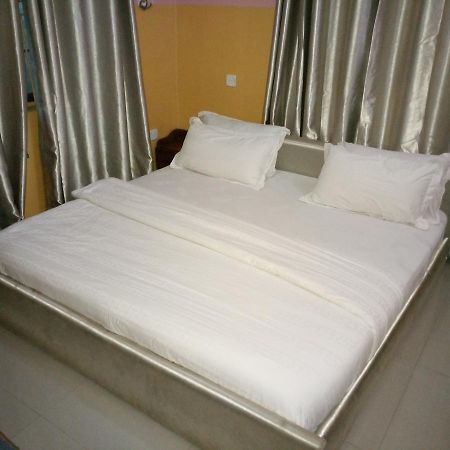 Glorious Hotel & Suites Ikotun Bagian luar foto