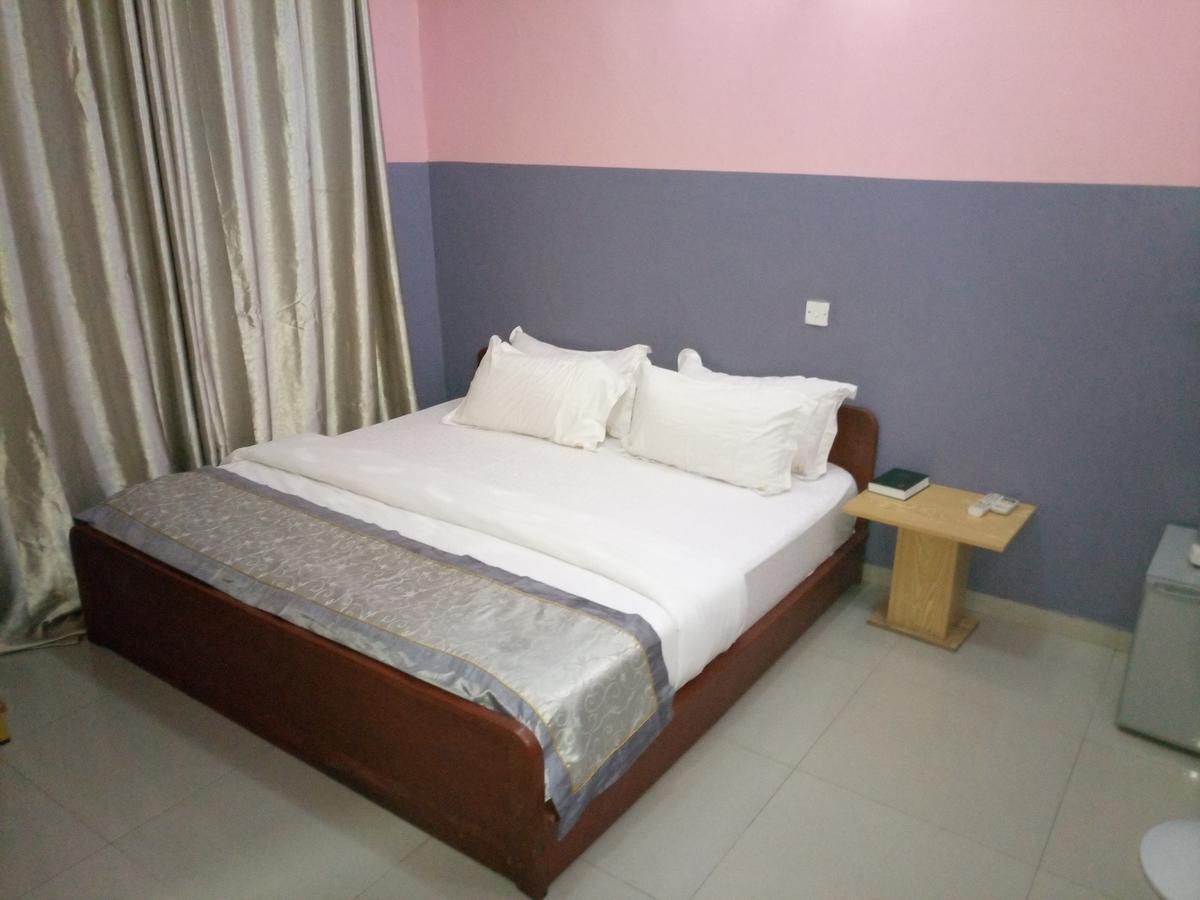 Glorious Hotel & Suites Ikotun Bagian luar foto