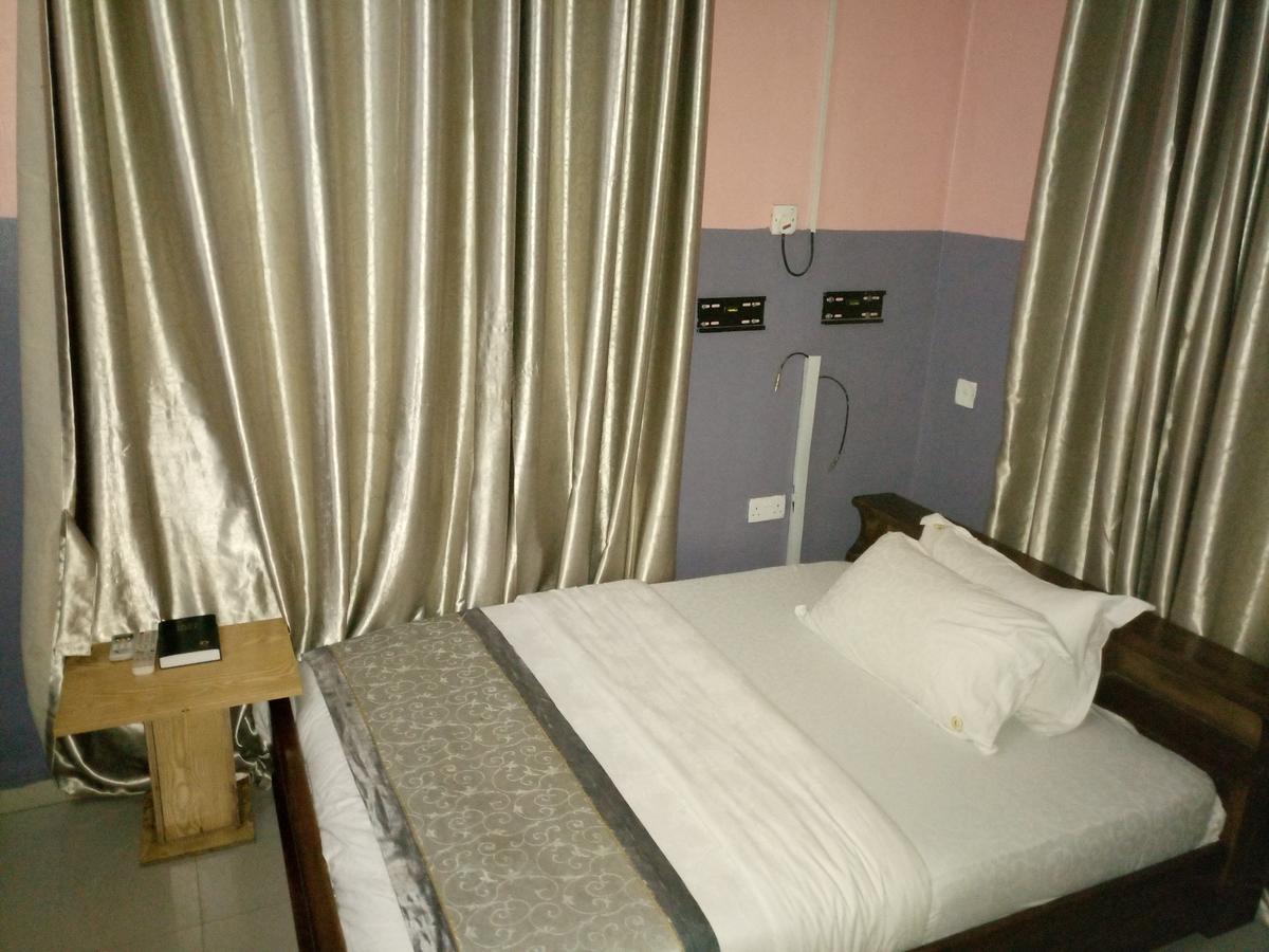 Glorious Hotel & Suites Ikotun Bagian luar foto