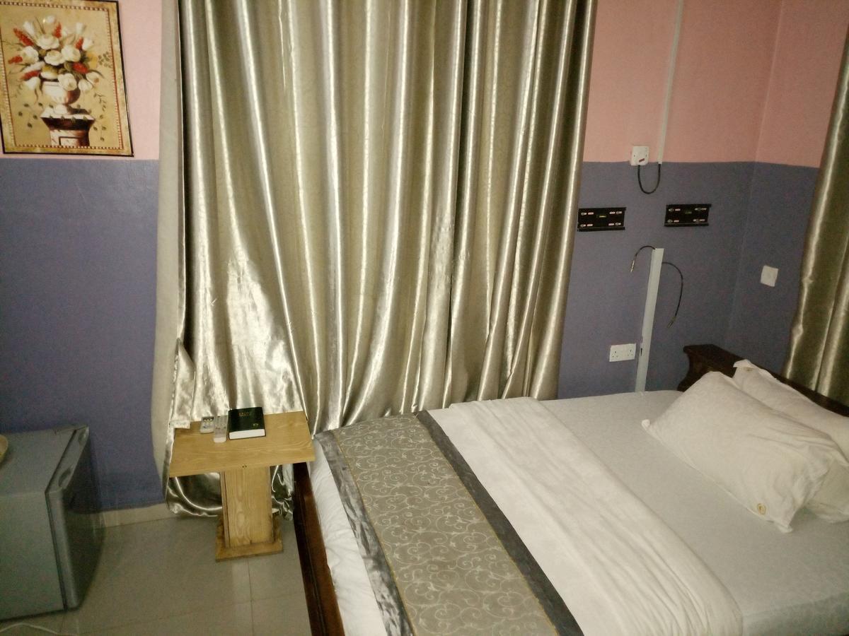 Glorious Hotel & Suites Ikotun Bagian luar foto